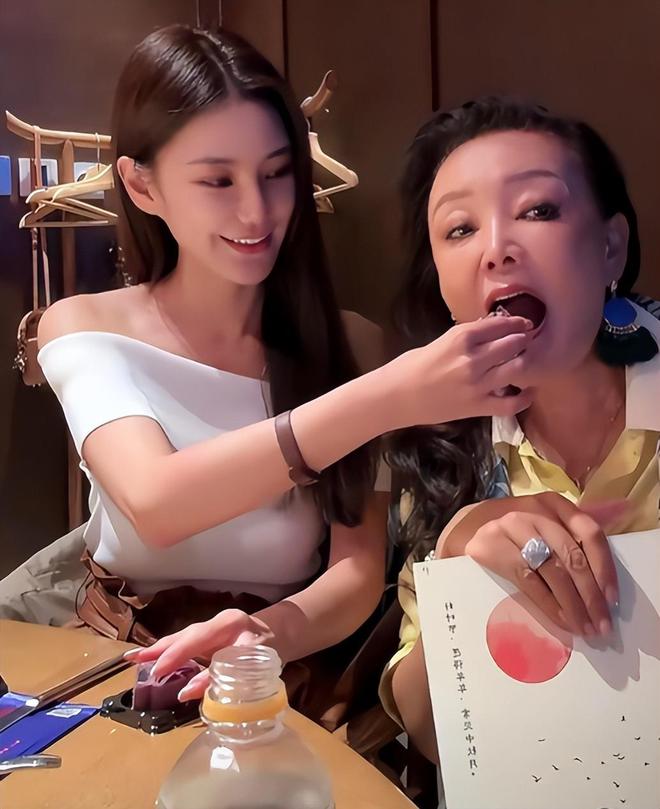 度假10天后婚礼不受影响公公33字挺她凯发k8一触即发无敌了！马筱梅去巴厘岛(图5)