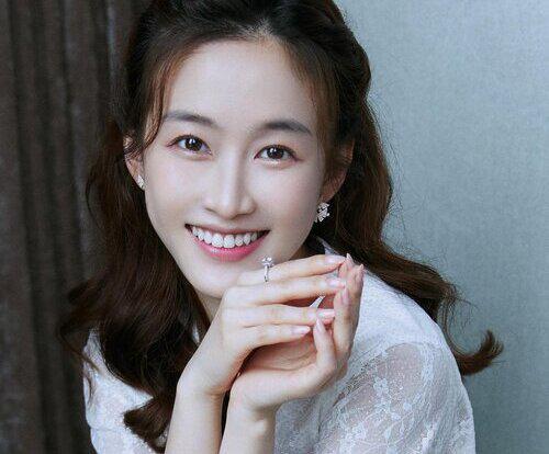 出圈！扮演者刘美含详细个人资料一览k8凯发网站《人生若如初见